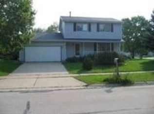873 River Dr, Carol Stream, IL 60188
