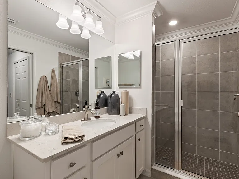 18008 Gawthrop Dr #206-1 — Photo 6