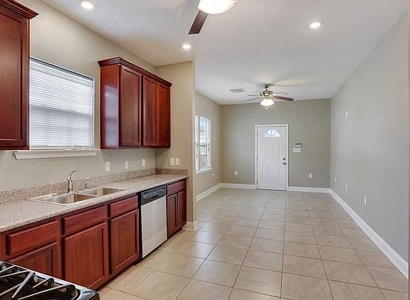 5th image of 2624 Clover St