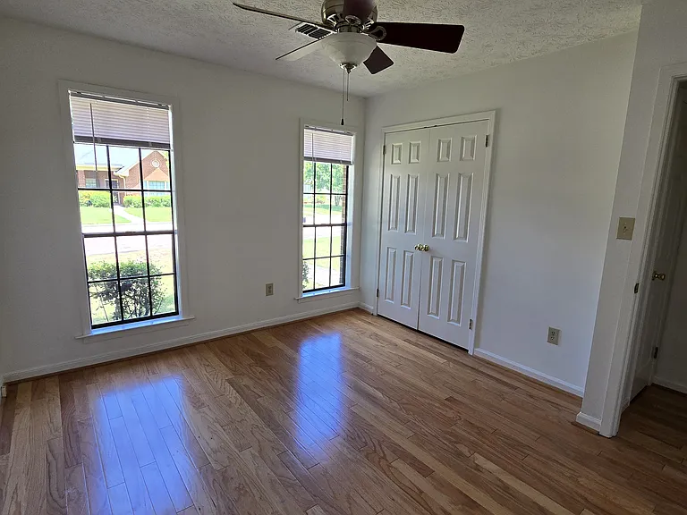 3944 Elm Ave — Photo 4