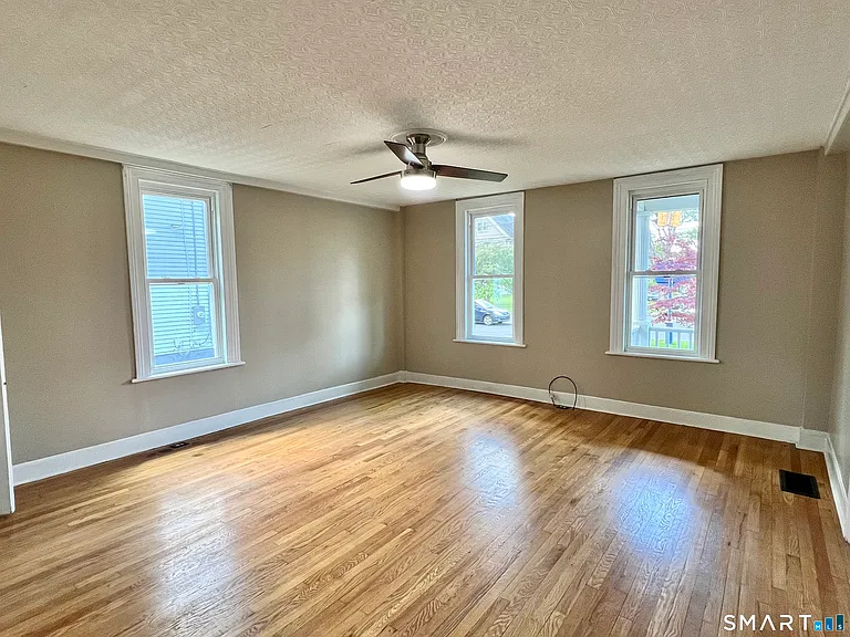 1596 Main St — Photo 10