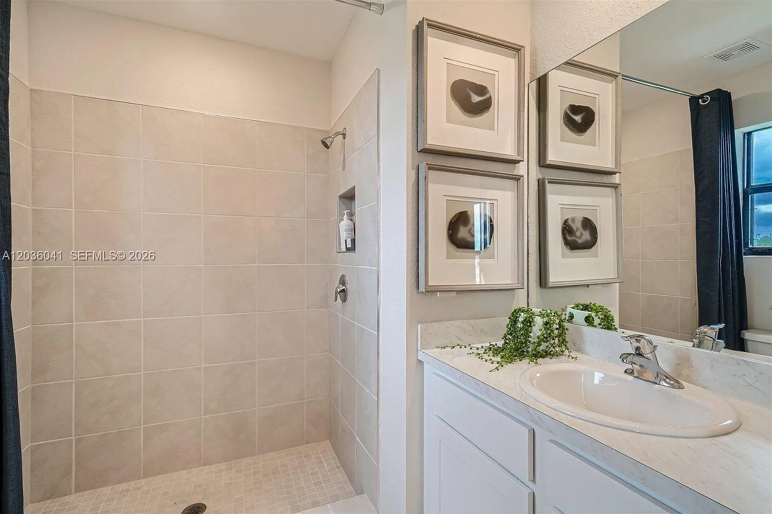 3 bed, 1382 sqft, $2,500 — Photo 3