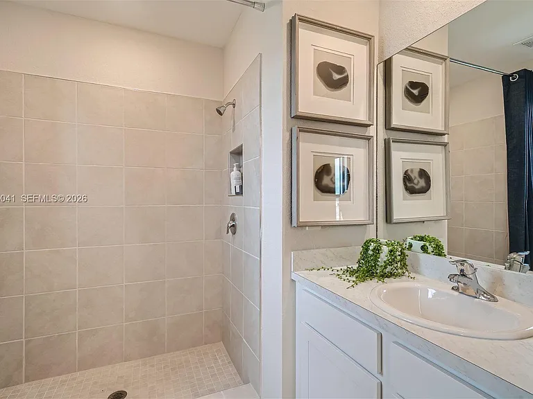 1366 NE 4th Ave — Photo 7
