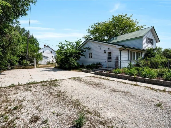 5029 E Donald St, Waterloo, IA 50703