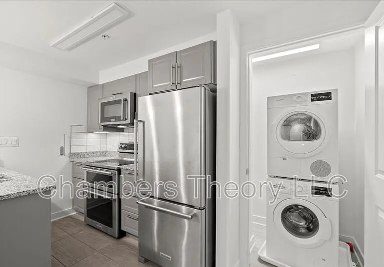 220 2nd St SE #1 — Photo 9