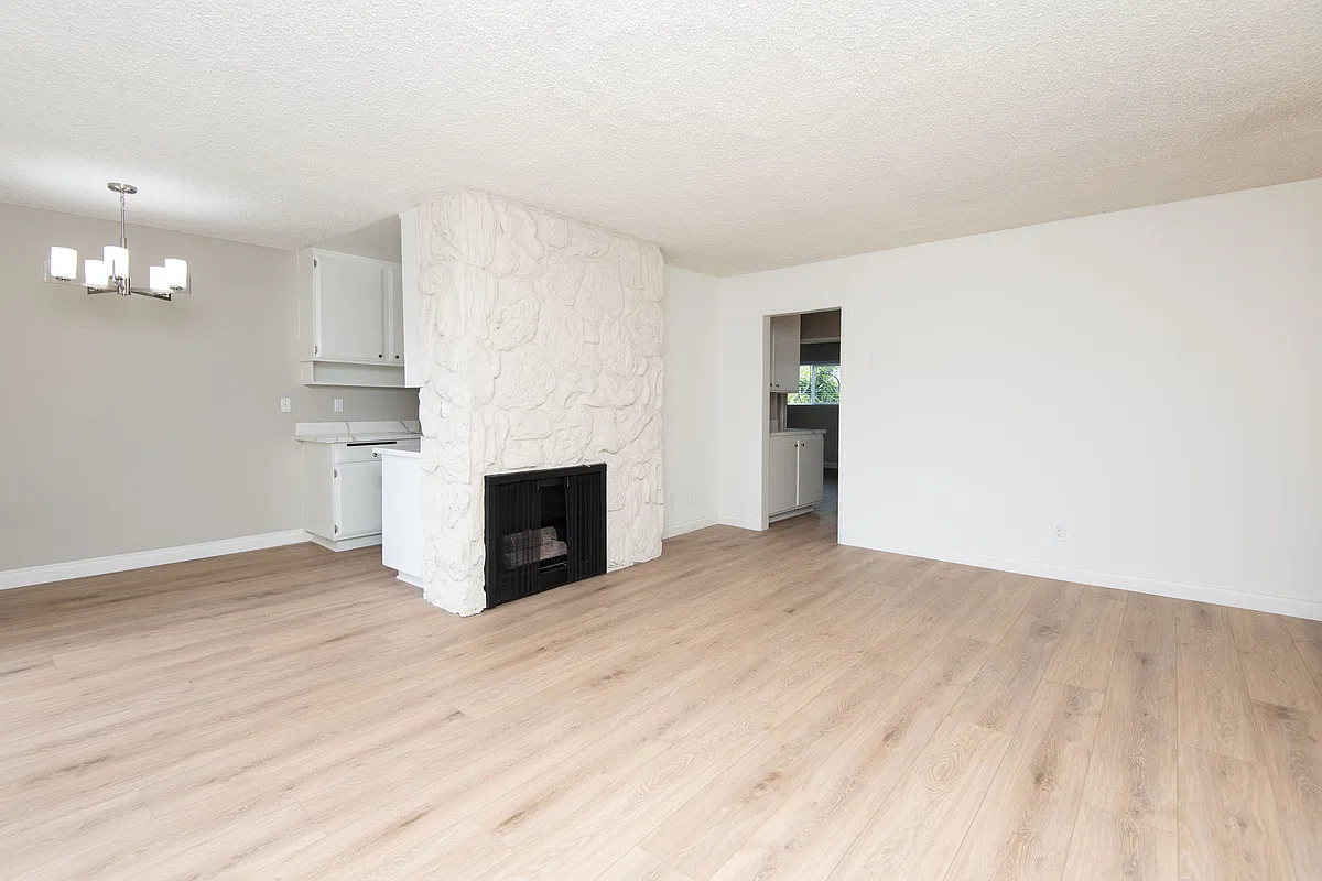 Building Photo - 11657 Rochester Ave #3