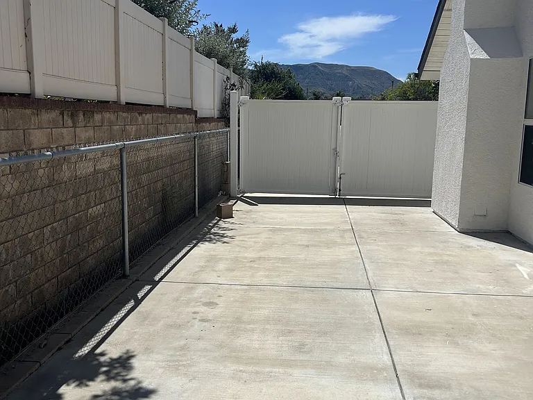 403 Bridlewood Ln — Photo 1