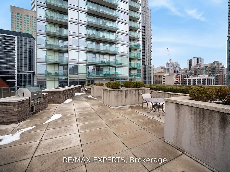 18 Yorkville Ave S #903 — Photo 22