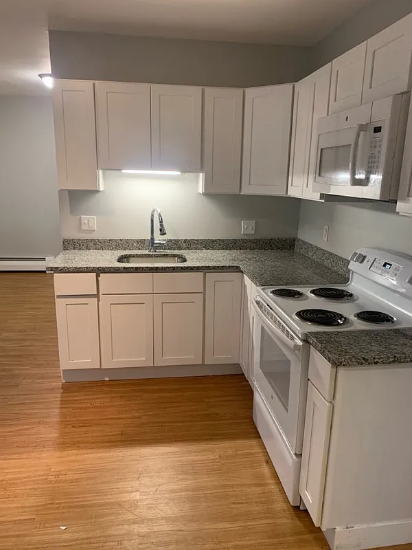 Building Photo - 327 Jefferson Ave #4