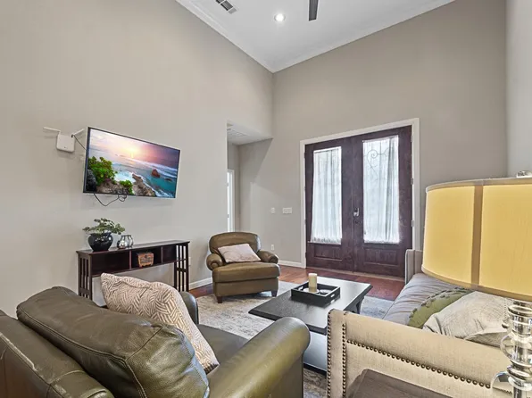 1114 Ruea St, Grand Prairie, TX 75050