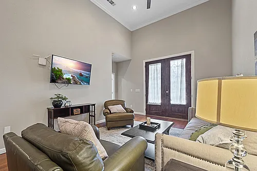 1114 Ruea St Photo 1