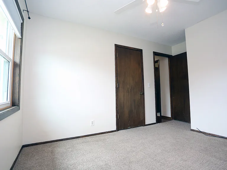 6734 S 73rd Ave — Photo 38