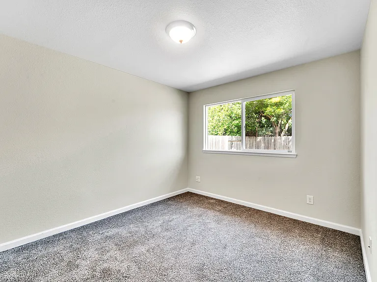 156 Sawyer St — Photo 26