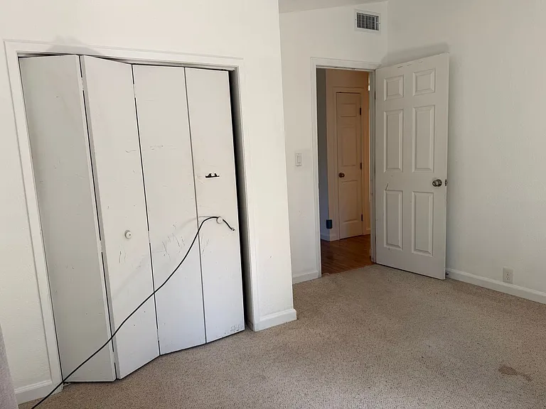 3829 Delaware Ave — Photo 12