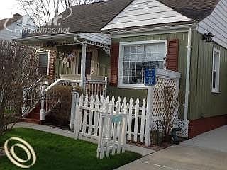 2nd image of 901 Markham St