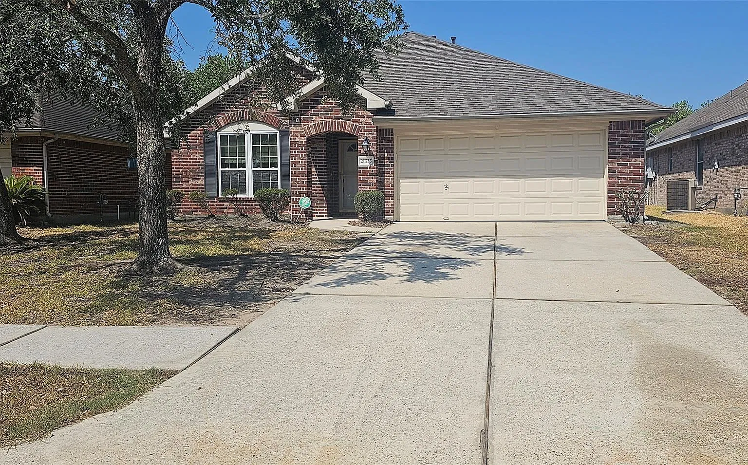 4 bed, 2.0 bath, 1972 sqft, $2,300 — Photo 1