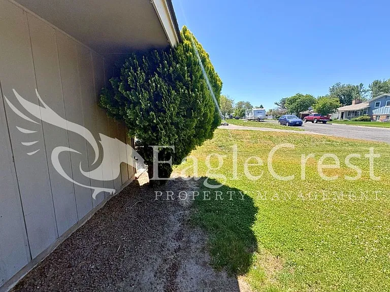 924 Shasta Dr — Photo 12
