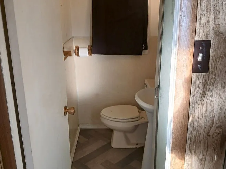 F237IE — Photo 13