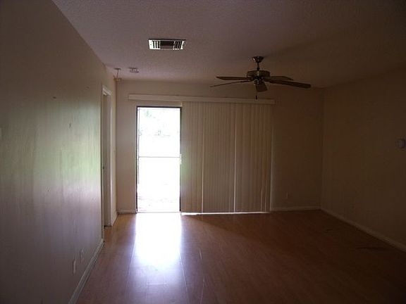 2nd image of 16342 Country Lake Cir
