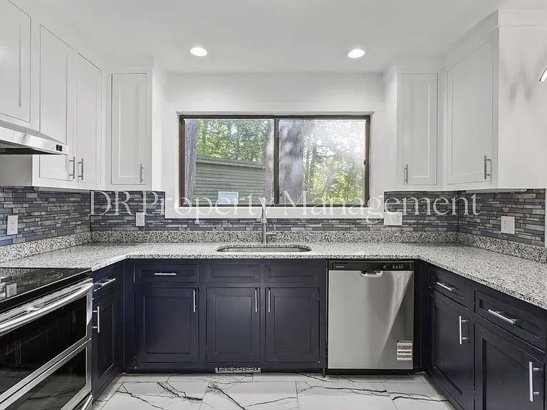 821 Castaways Trl — Photo 8