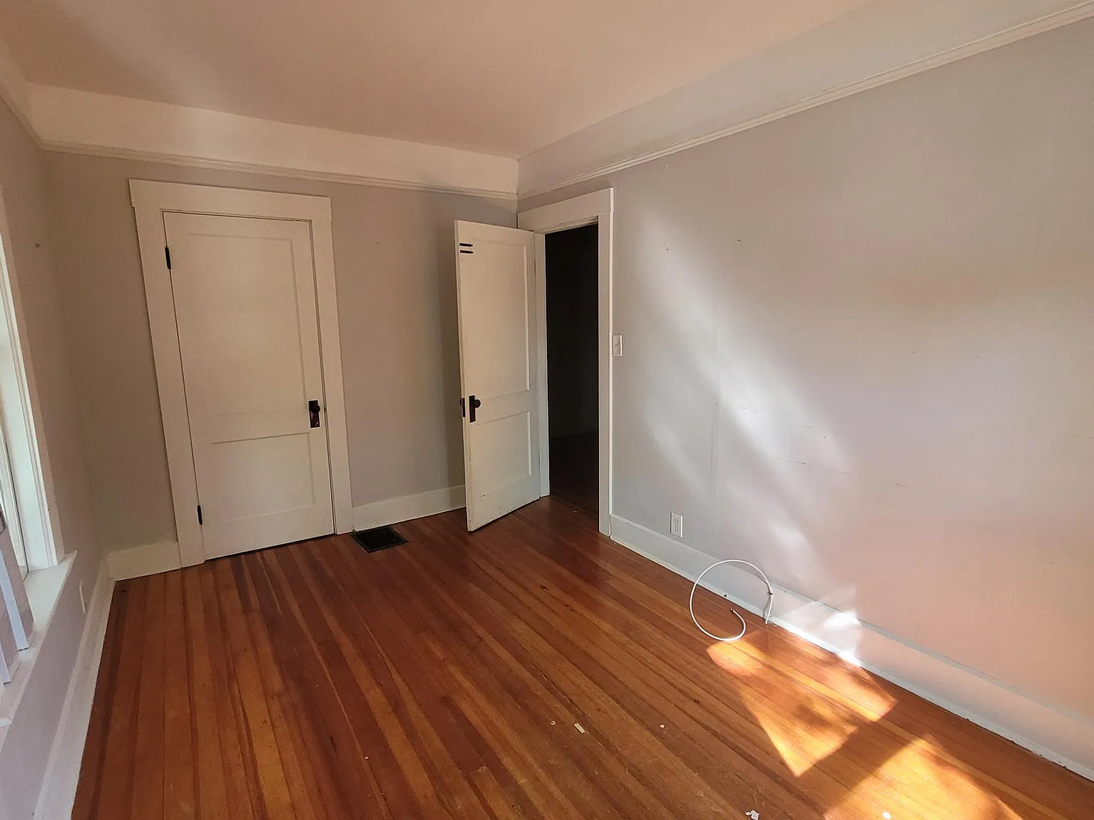 6 Howard Ave — Photo 3