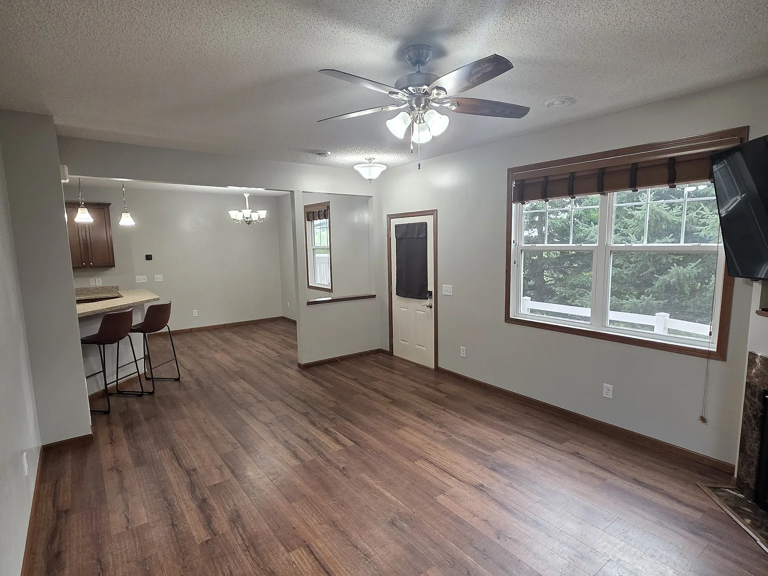 3 bed, 1483 sqft, $2,300 — Photo 3