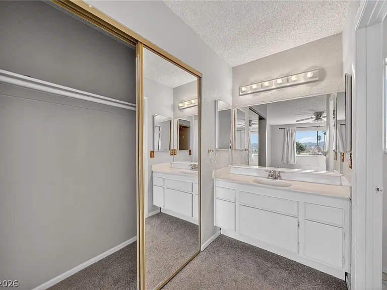 389 Summer Creek Ct — Photo 15
