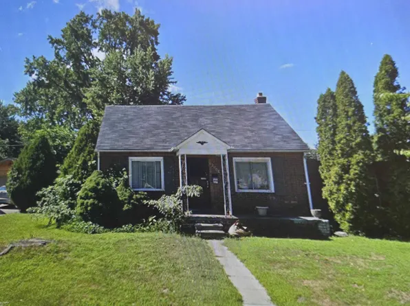 22004 Harper Lake Ave, Saint Clair Shores, MI 48080
