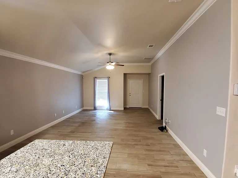 1621 Revolution Dr — Photo 3