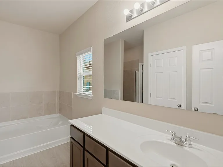 140 Fabarm Ln — Photo 17