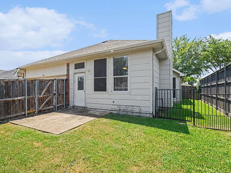 1707 Briarhollow Dr — Photo 43