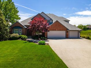 1130 Woodland Xing, Fort Wayne, IN