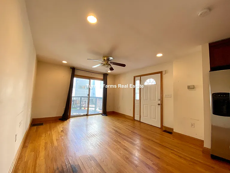 241 W 3rd St #2A — Photo 2