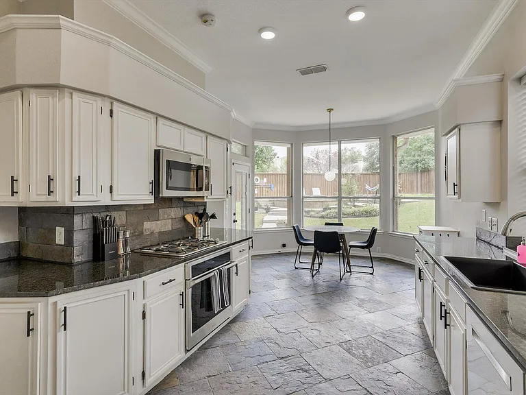 2313 Kingsley Dr — Photo 11