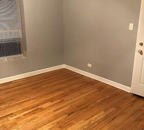 4th image of 4744 S Drexel Blvd APT 2W