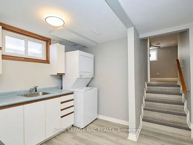 100 Larchwood Cir — Photo 8