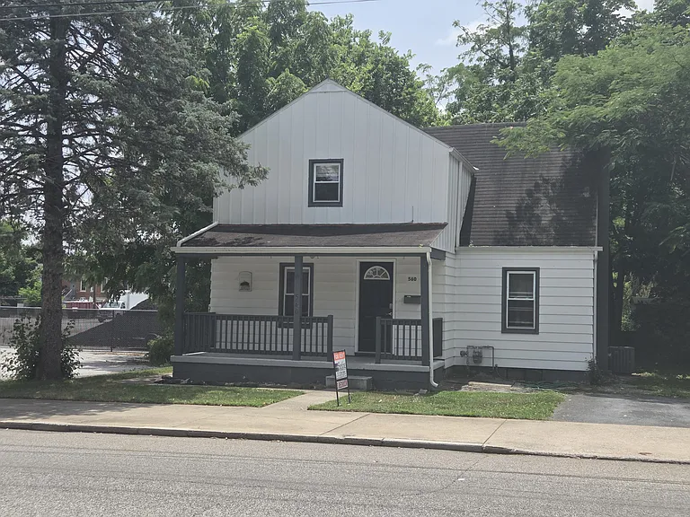 560 W North St — Photo 1
