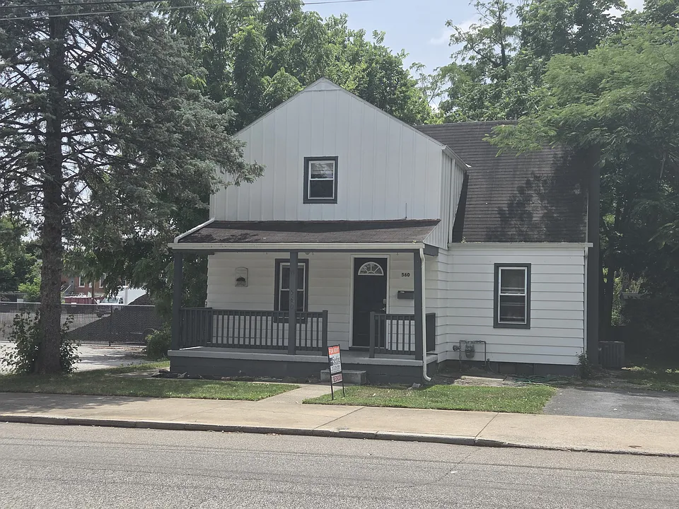 560 W North St