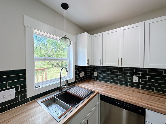4th image of 8415 Sunshine Ln