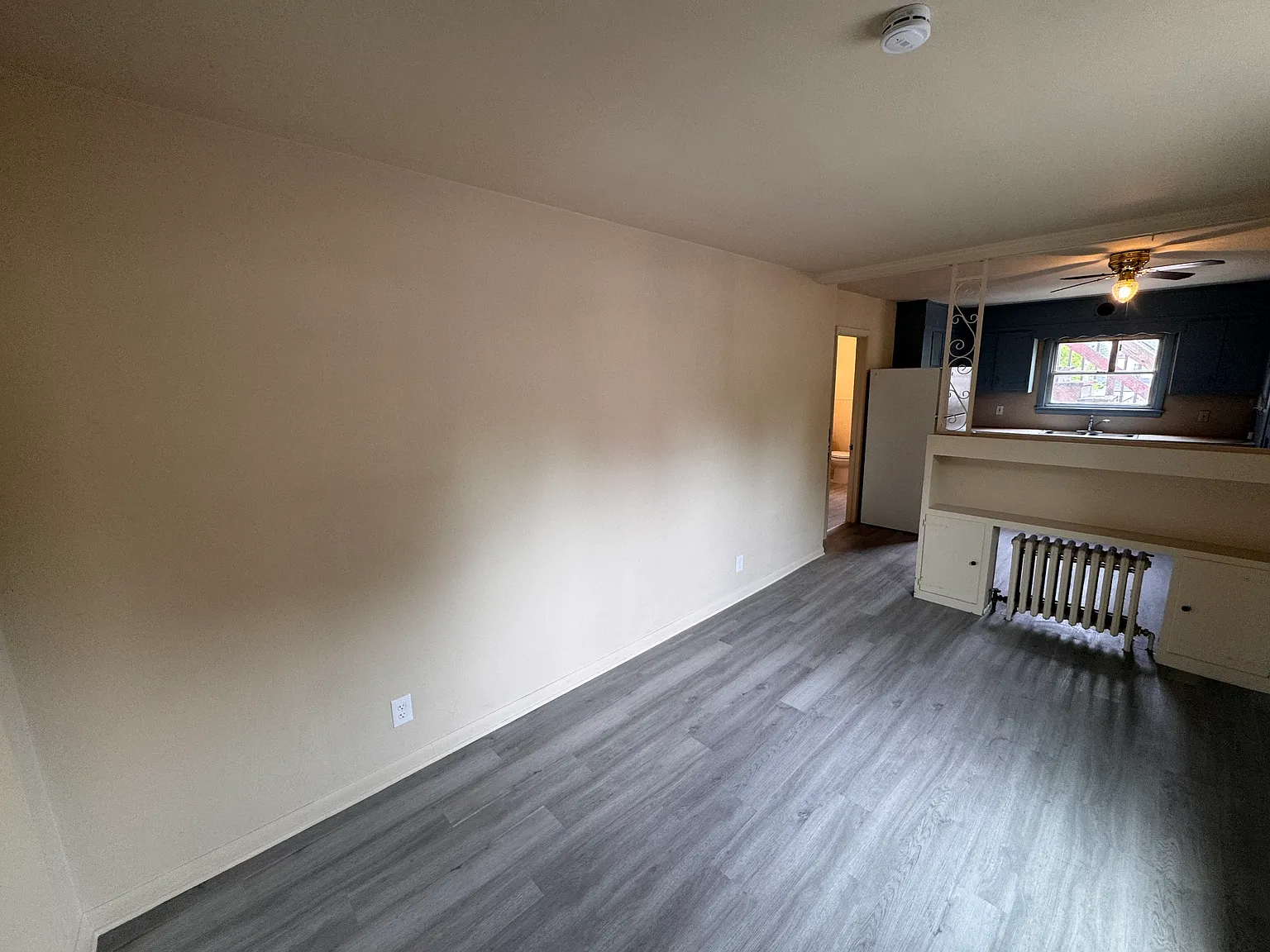 137 Chester Ave — Photo 4