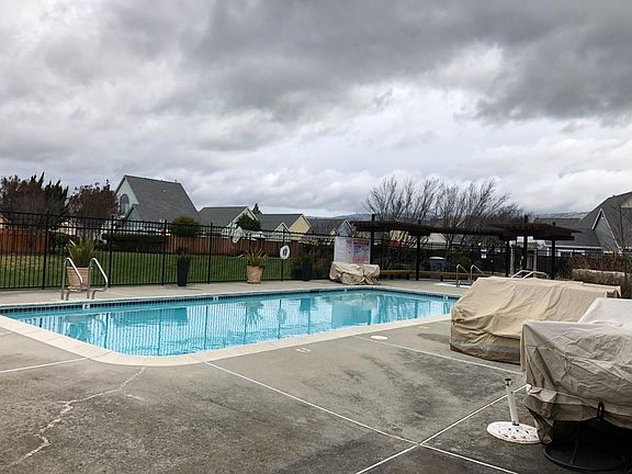 4th image of 735 Joseph Ln