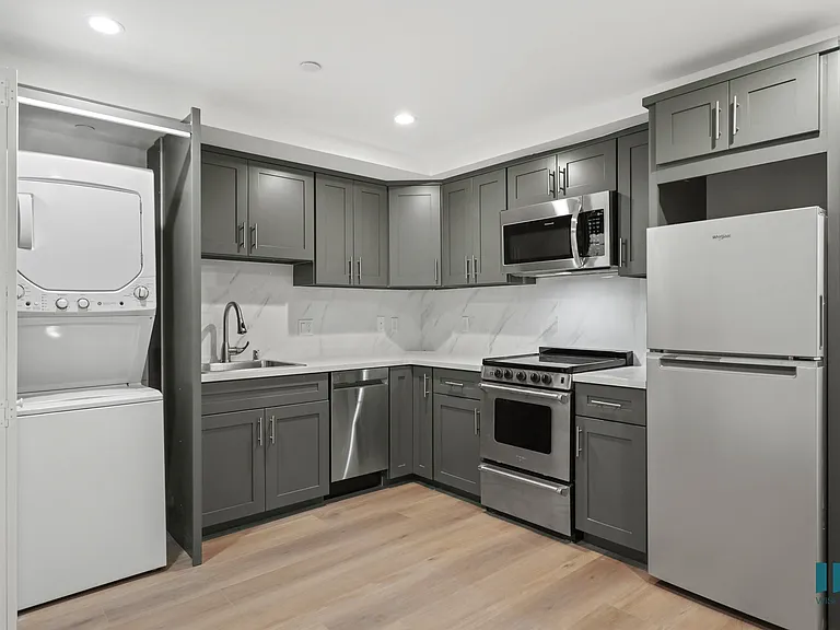429 N Hayworth Ave — Photo 71