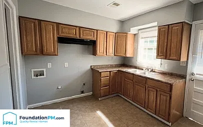 1911 E Shelby Dr — Photo 3