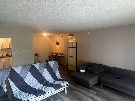 5th image of 4019 N University Dr #E108
