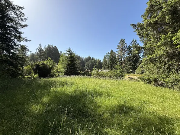 110 Pinnacle Ln, McKinleyville, CA 95519