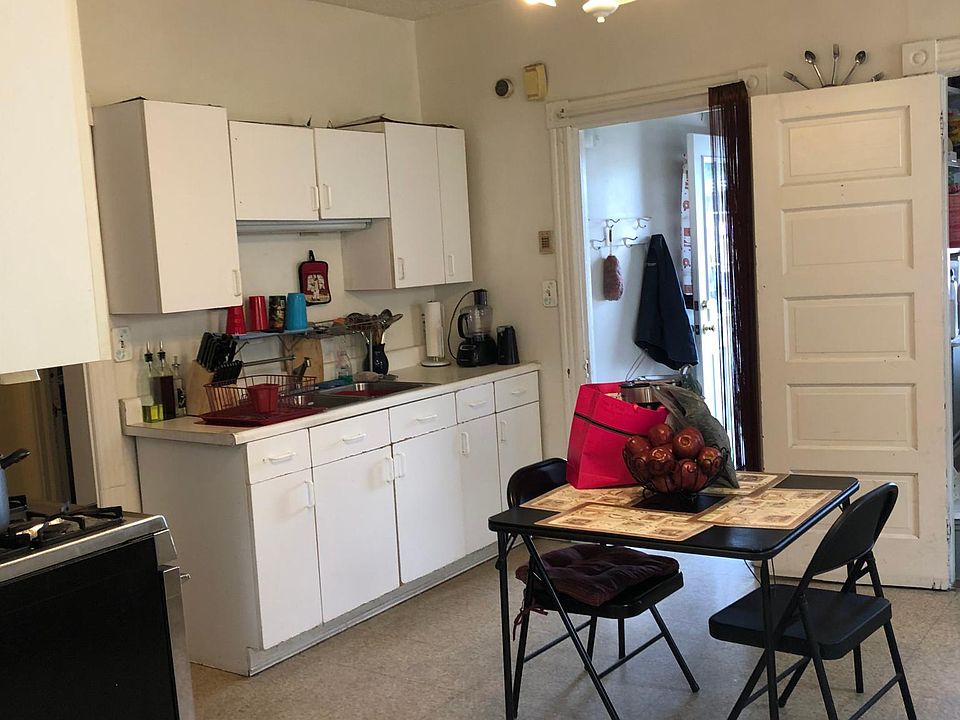 2nd image of 40 Barker St