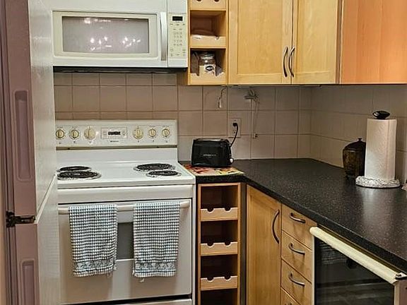 4th image of 252 Newport P #252
