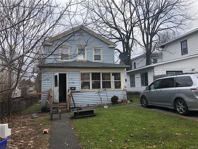2nd image of 1104 Spring St