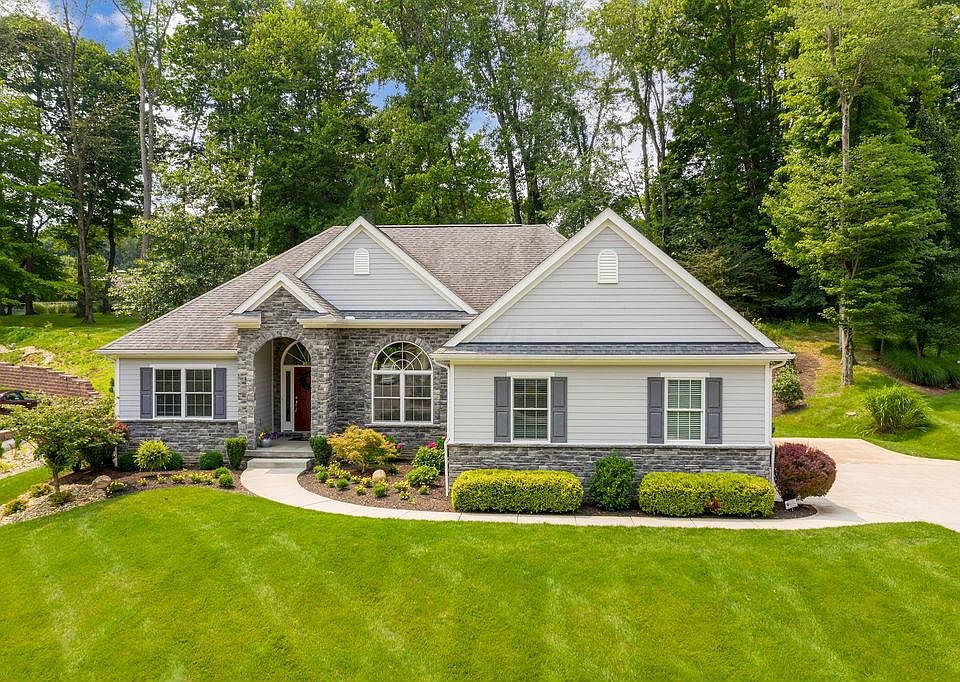 1st image of 895 Howell Dr