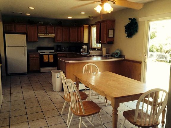 3rd image of 10 Ashley Ct